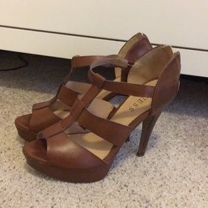🔥 SALE Size 7 GUESS strapped brown heels